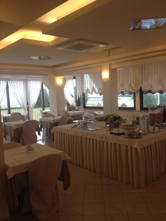 Hotel Cristallo Фано Екстер'єр фото