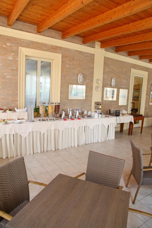 Hotel Cristallo Фано Екстер'єр фото